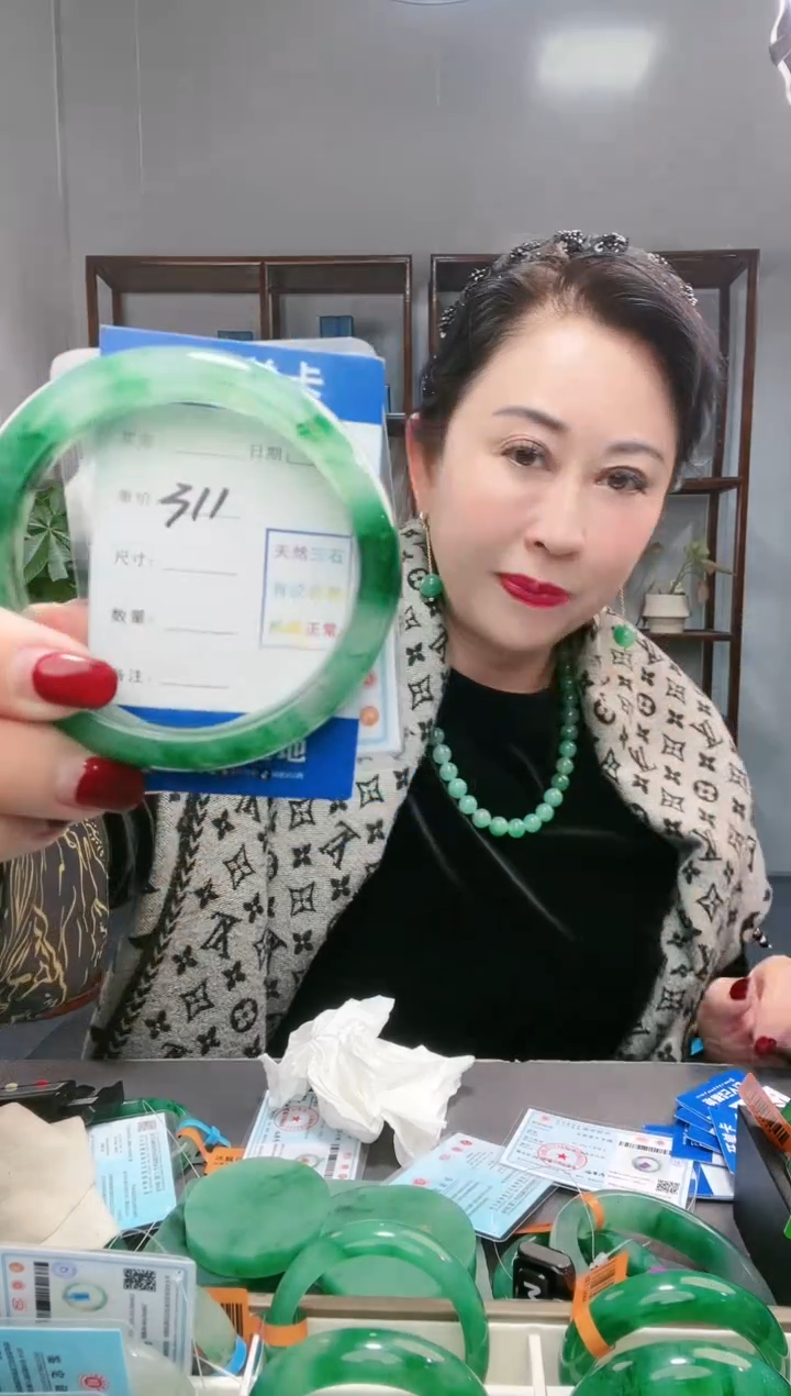 【闪购商品】石英质玉手镯未镶嵌非洲翠