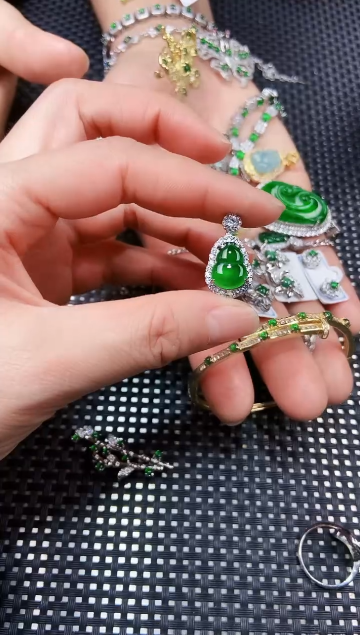 【闪购商品】翡翠吊坠(不含链)未镶嵌11111111