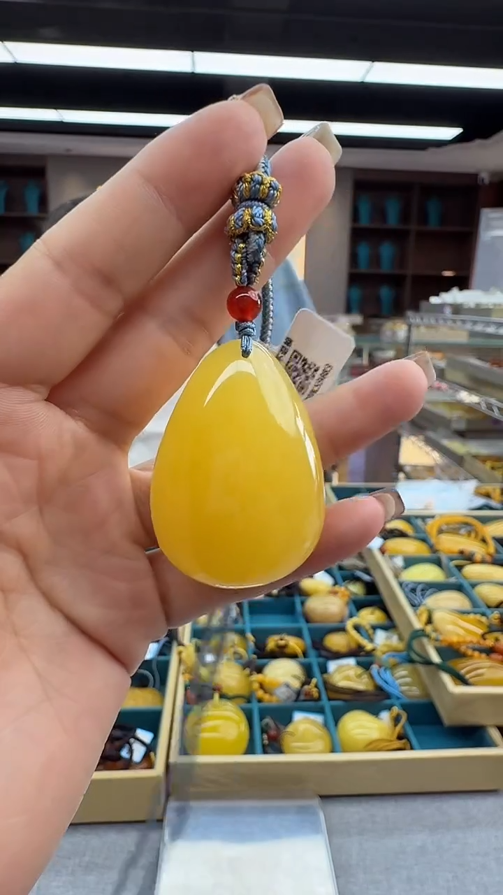 琥珀颈饰未镶嵌236秒拍号 假一罚三 