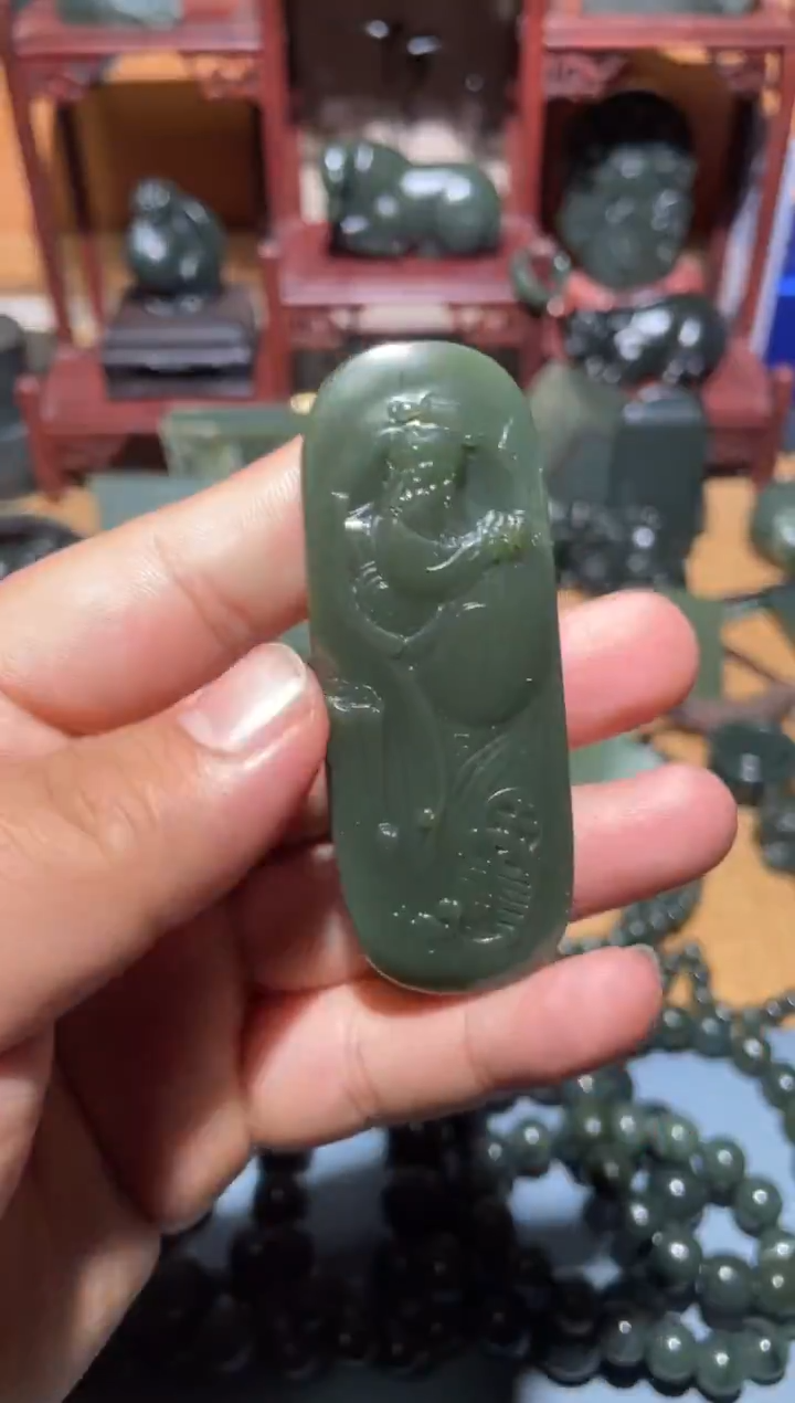 颈饰未镶嵌和田玉（青玉）1
