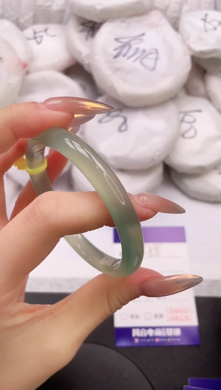 【闪购商品】石英质玉手镯未镶嵌26K158-57