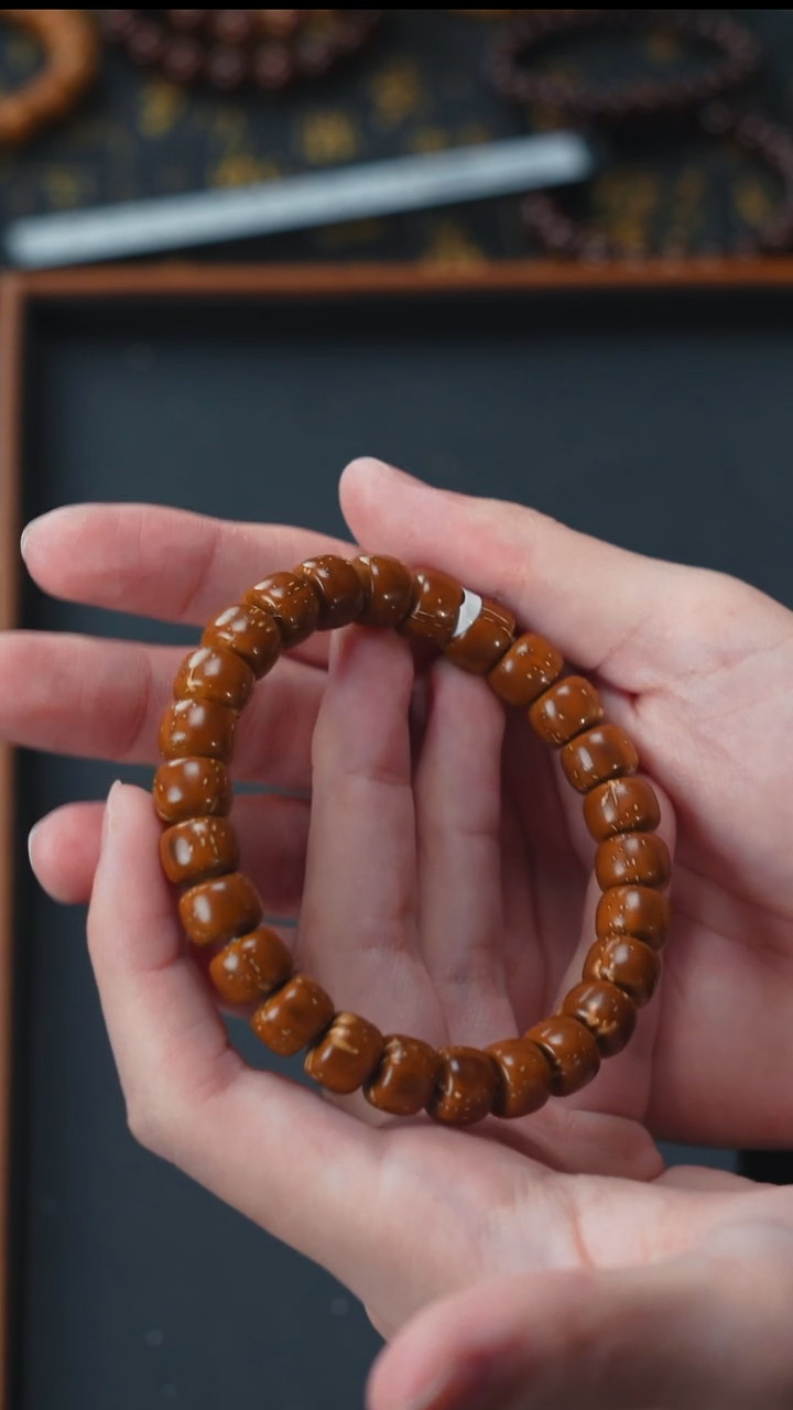 手串紫金鼠实心老型10.8      10799