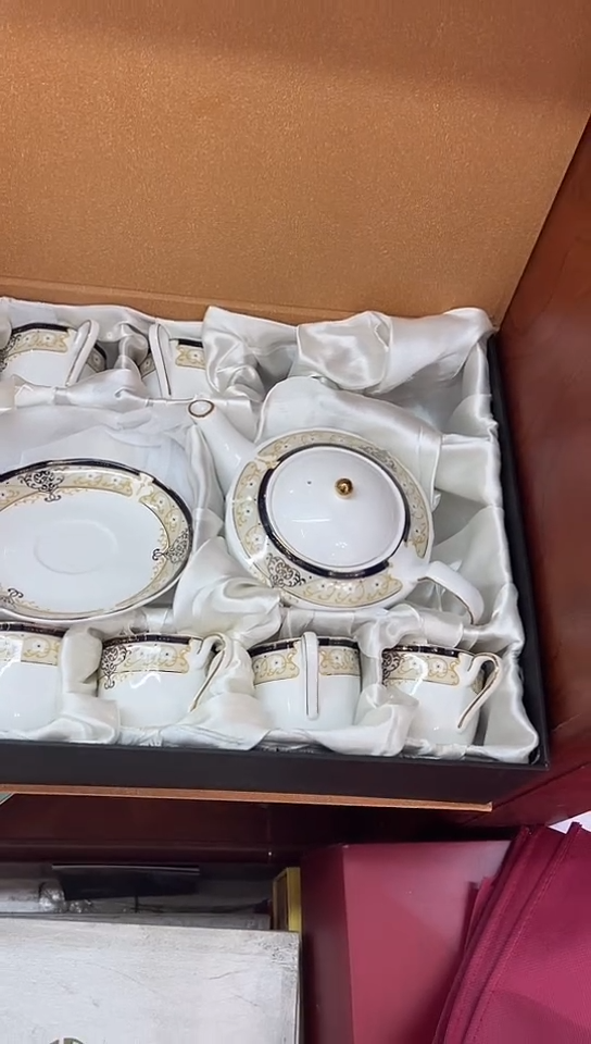 瓷金色维也纳茶具1套