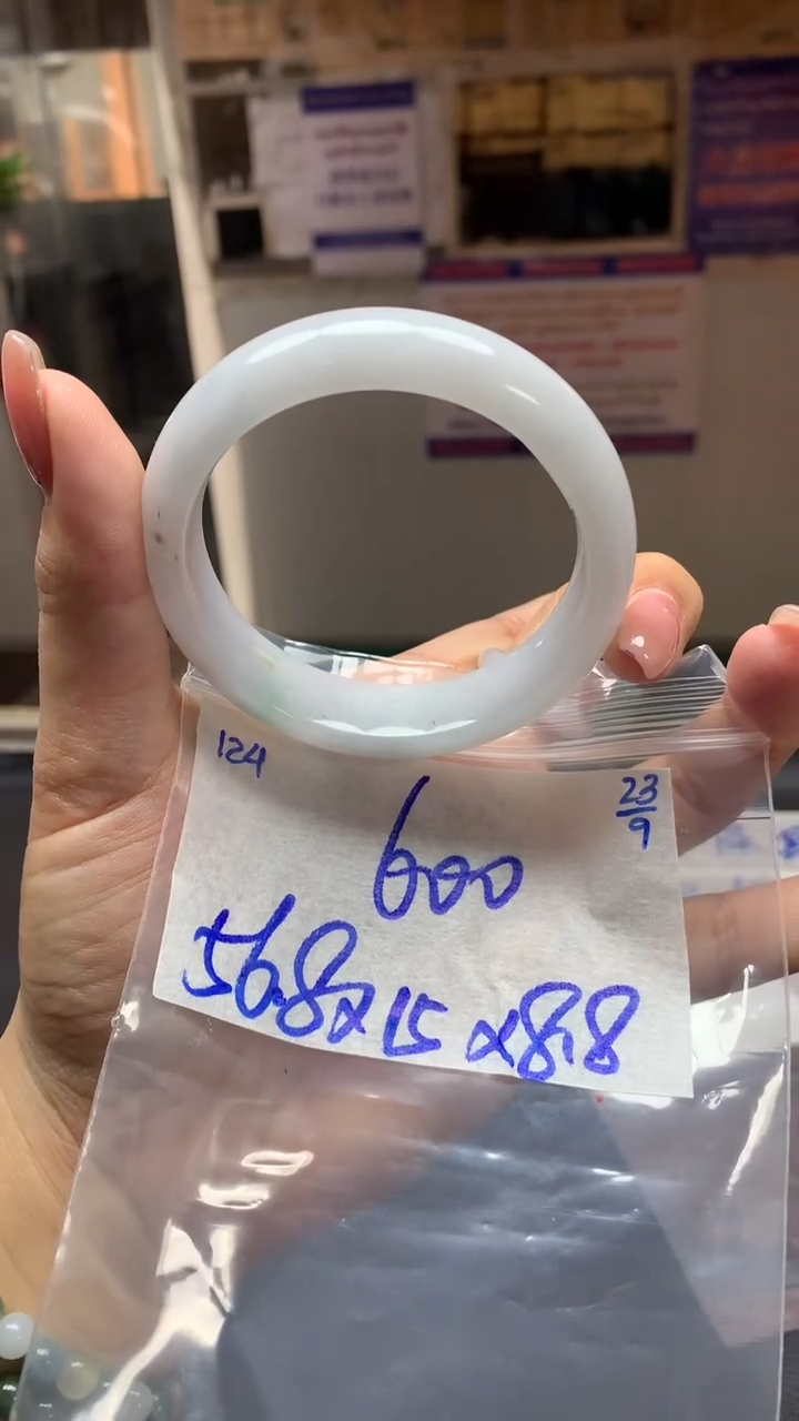 未镶嵌定制翡翠124毛货需精细抛光手镯拍一发一