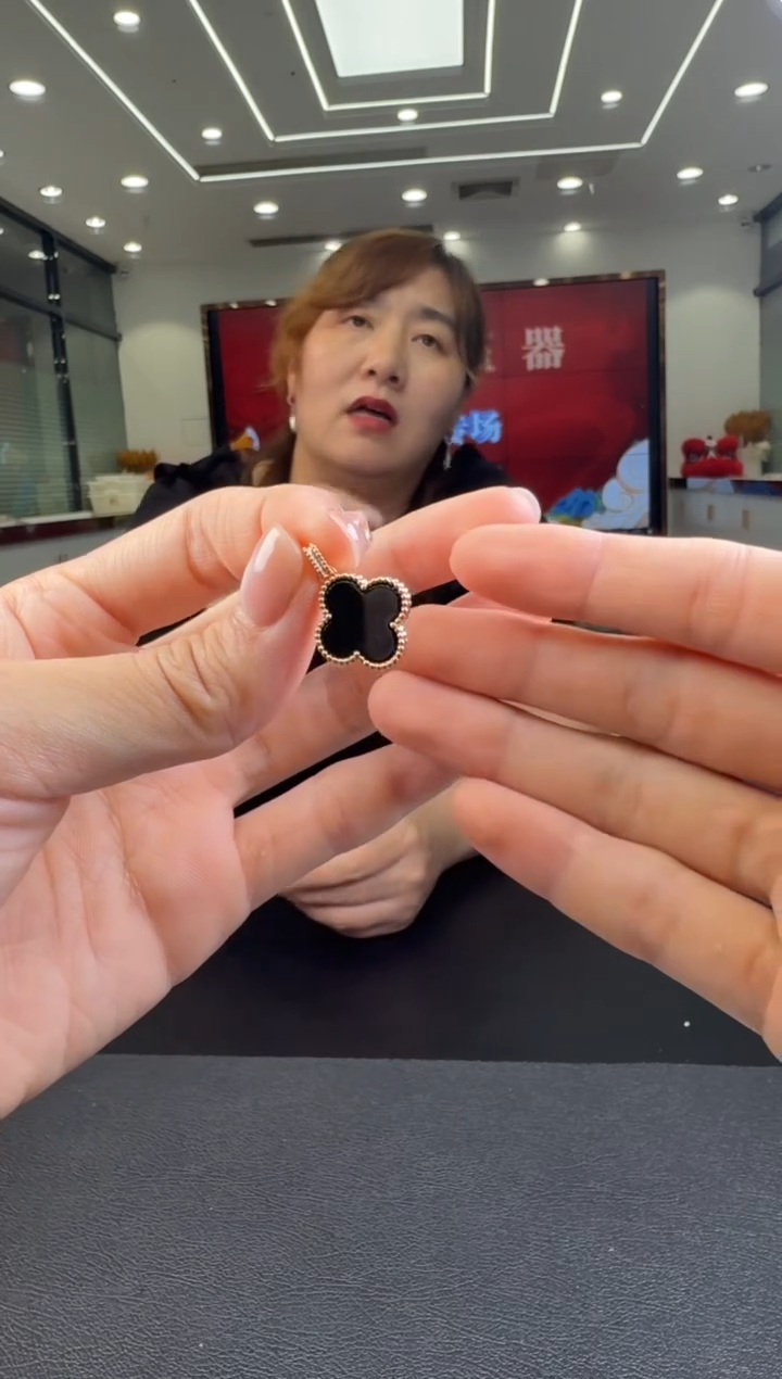 翡翠18K金镶嵌颈饰挂件