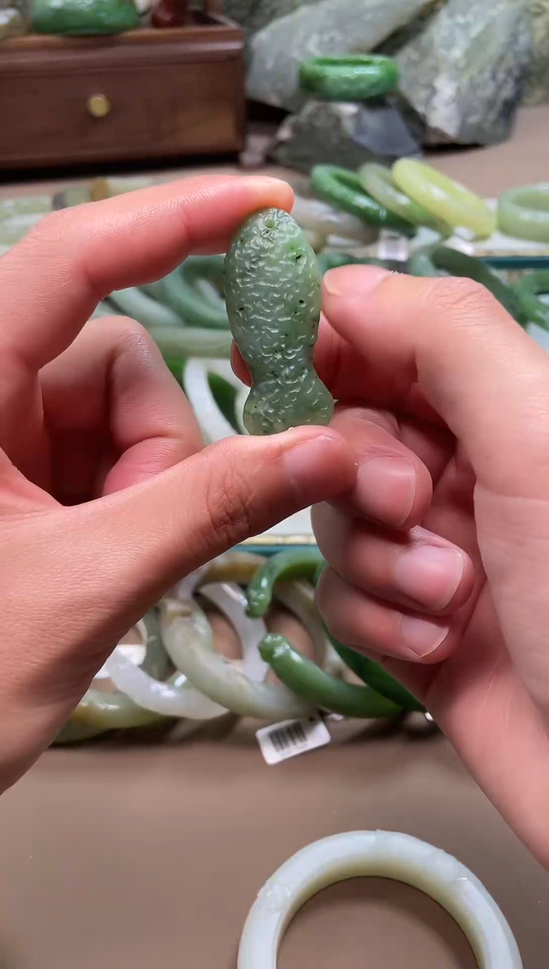 未镶嵌手镯和田玉小鱼吊坠