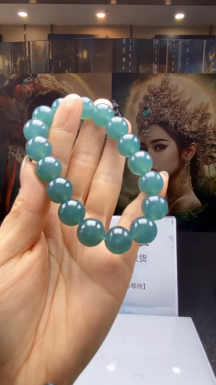 翡翠未镶嵌颈饰      *79