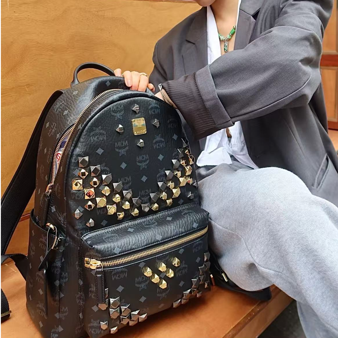 95新 MCM 茉上/MCM黑色铆钉大号 双肩包