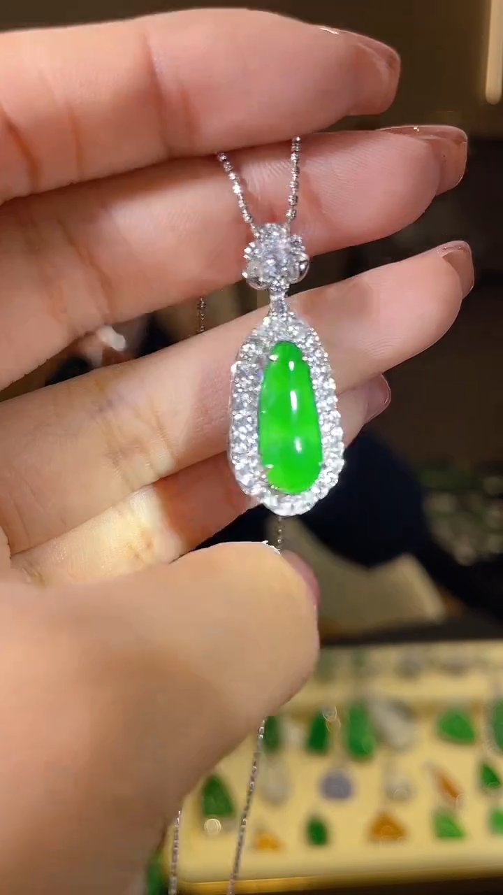【闪购商品】翡翠吊坠(不含链)银S925镶嵌天然翡翠A货
