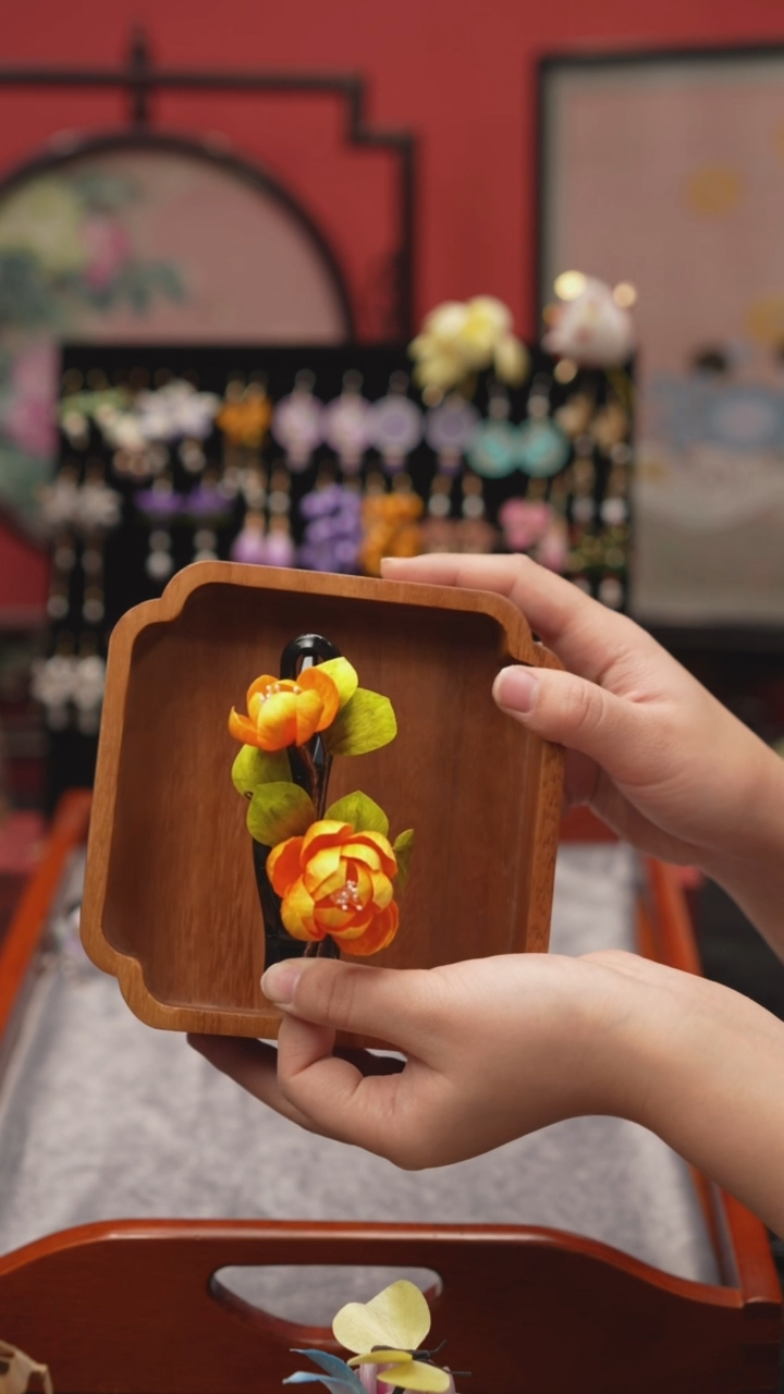 刺绣非遗绒花苏绣饰品