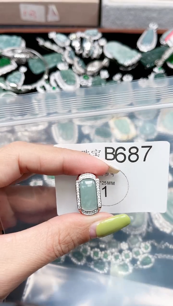 【闪购商品】翡翠颈饰未镶嵌687赠皮绳