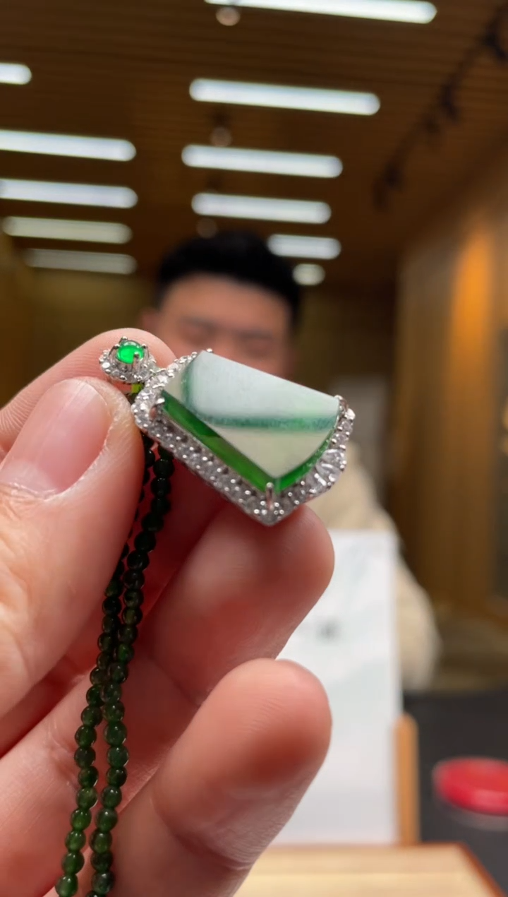 【闪购商品】翡翠颈饰未镶嵌********811