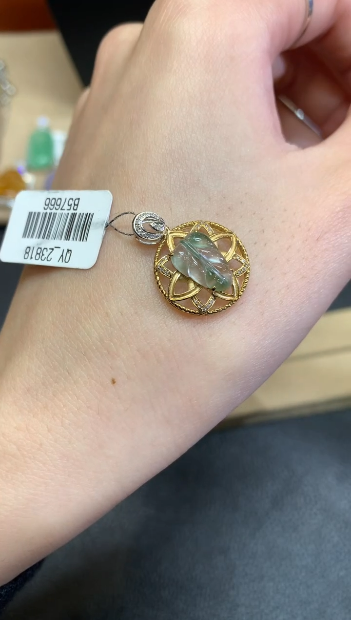 【闪购商品】翡翠颈饰18K金镶嵌叶子【无服务费】