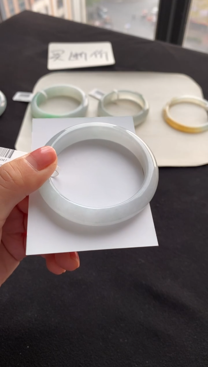 【闪购商品】翡翠手镯未镶嵌53正圈--不退不换