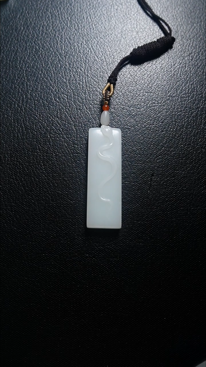 颈饰未镶嵌和田玉S*蛇牌