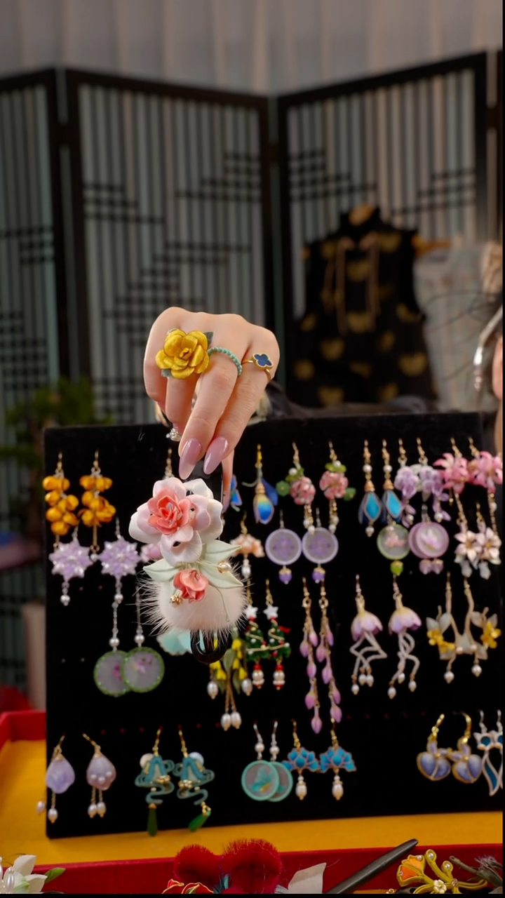 刺绣非遗苏绒花手工饰品