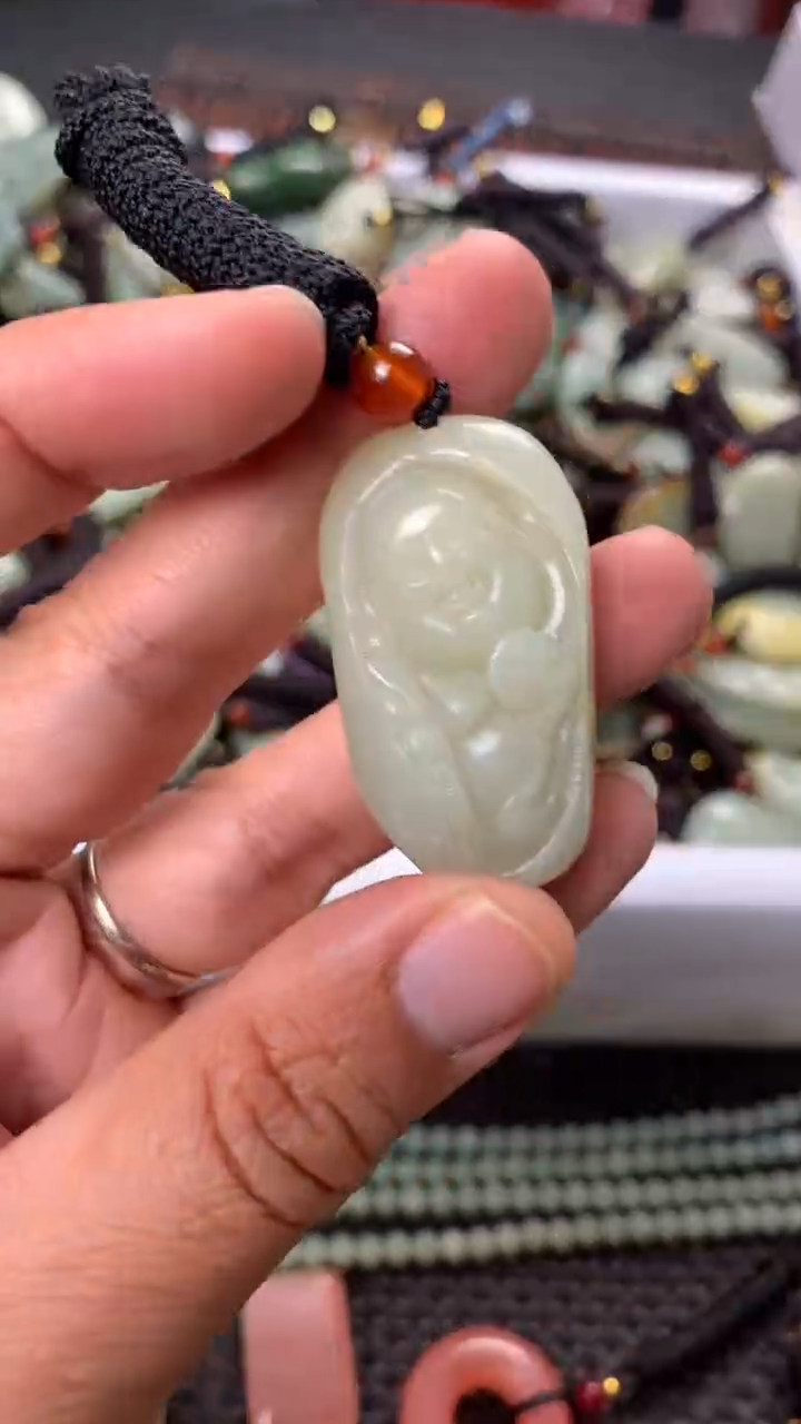 【闪购商品】和田玉颈饰未镶嵌多样性发货没有证书拍一发一有瑕