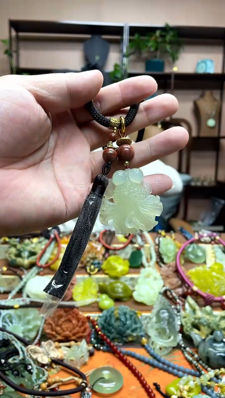 未镶嵌岫玉颈饰·1