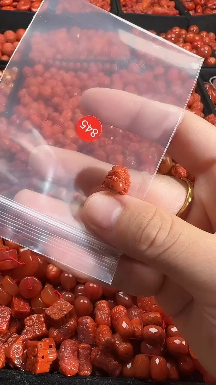 颈饰未镶嵌南红玛瑙1