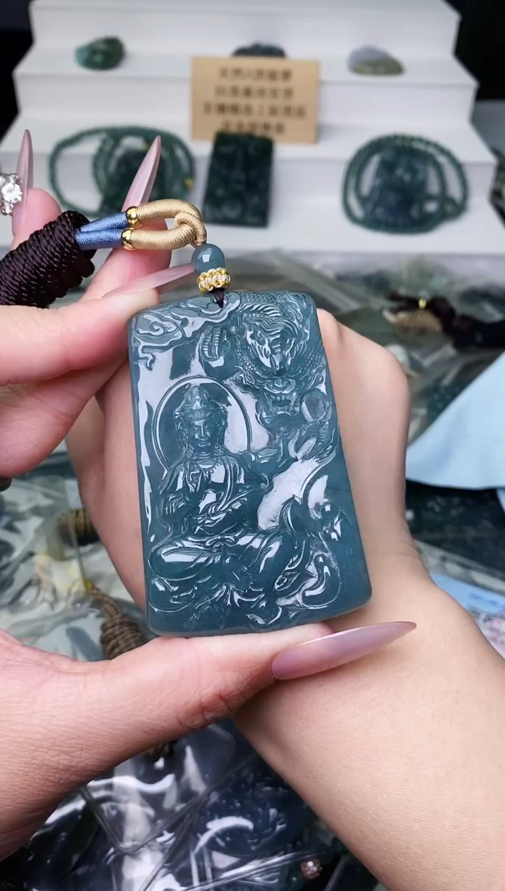 颈饰未镶嵌翡翠 