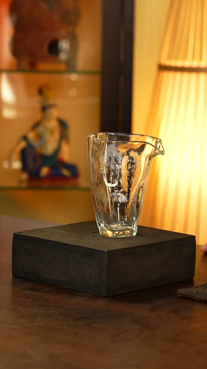 玻璃诗文随形公道杯..