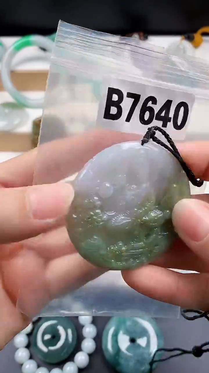 颈饰未镶嵌翡翠天然翡翠吊坠挂件