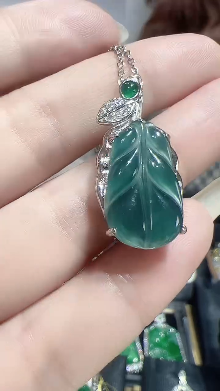 颈饰未镶嵌翡翠2025120422