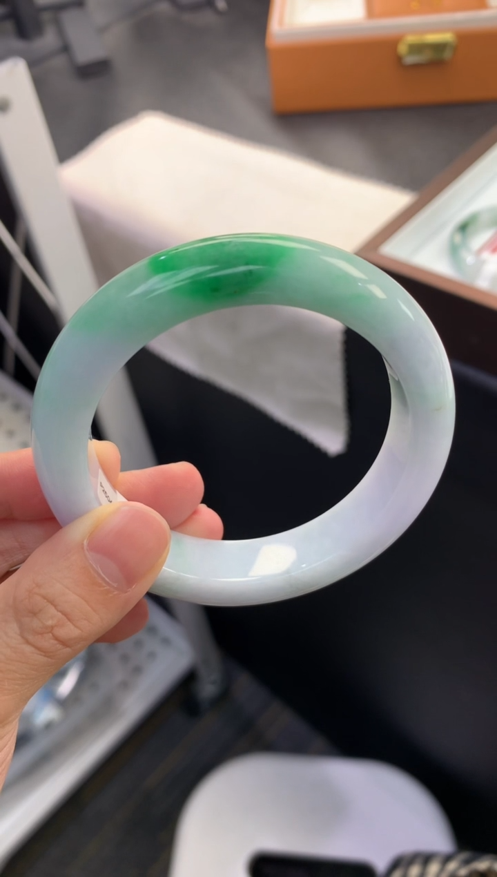 翡翠手镯未镶嵌退货需手镯吊牌标签完好