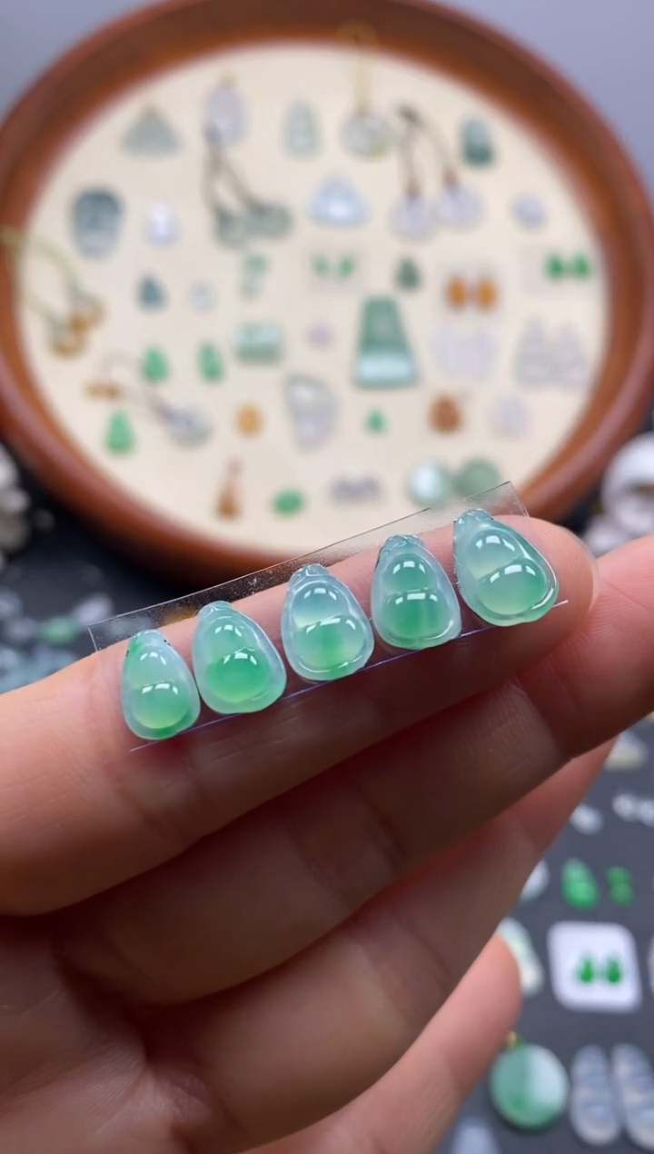 颈饰未镶嵌翡翠5颗飘緑豆子/芬