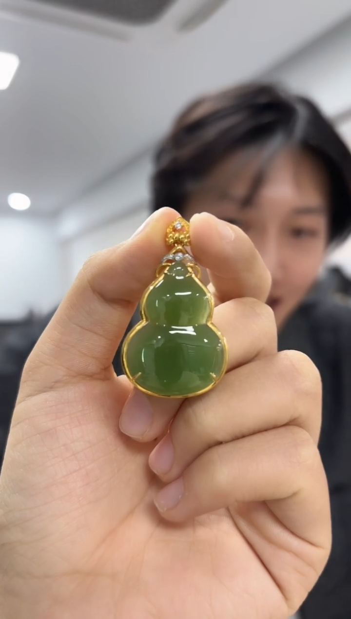 颈饰18K金镶嵌和田玉（多样性发一件）