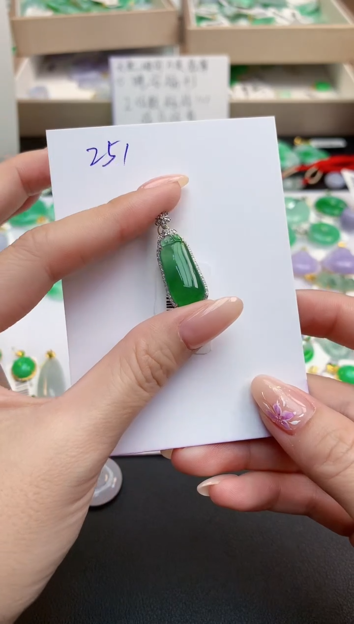 颈饰18K金镶嵌翡翠天然缅甸A货翡翠