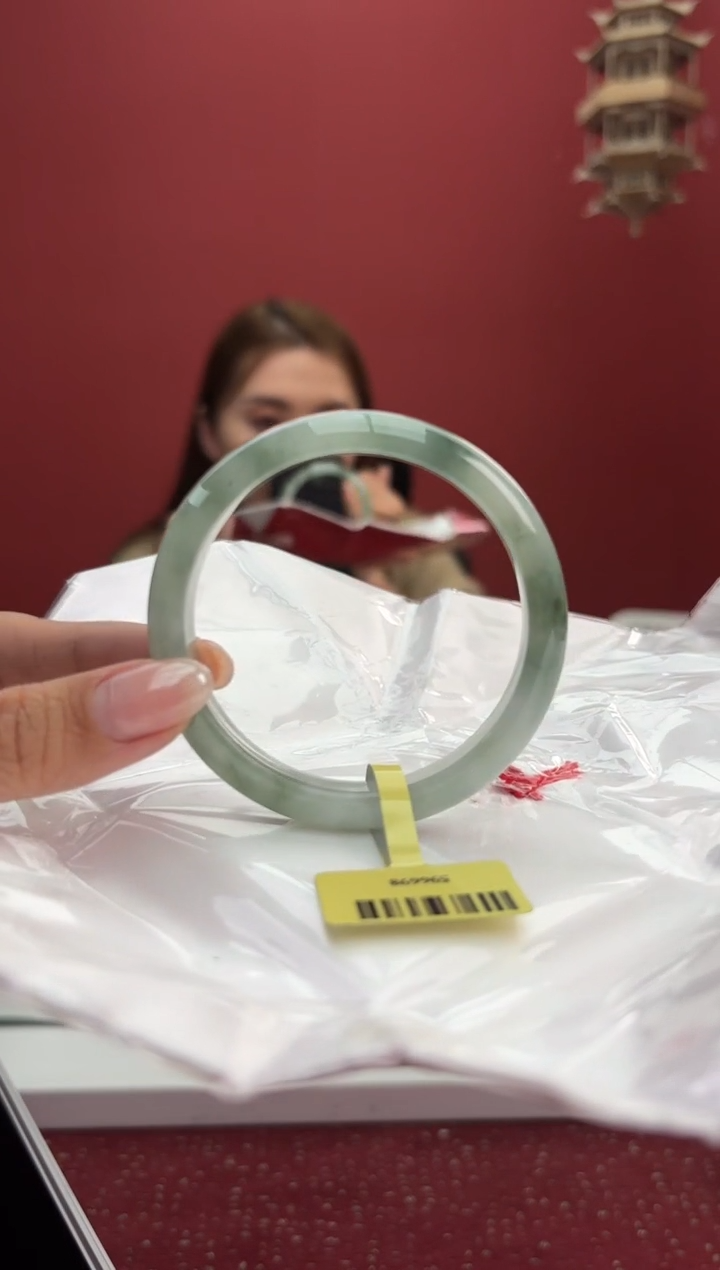 【闪购商品】翡翠手镯未镶嵌31手镯