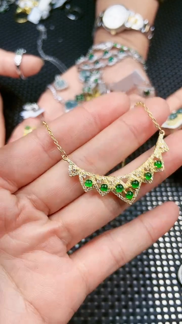 【闪购商品】翡翠颈饰未镶嵌11111111