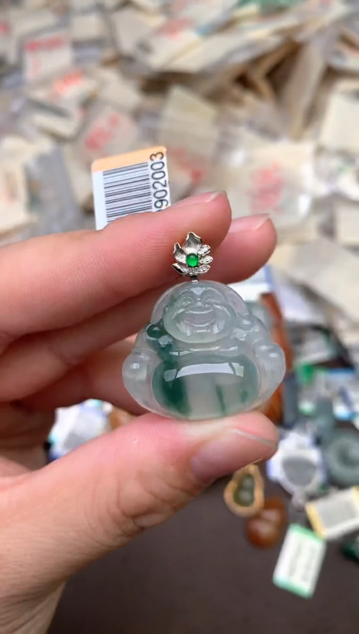18K金镶嵌挂件翡翠   —