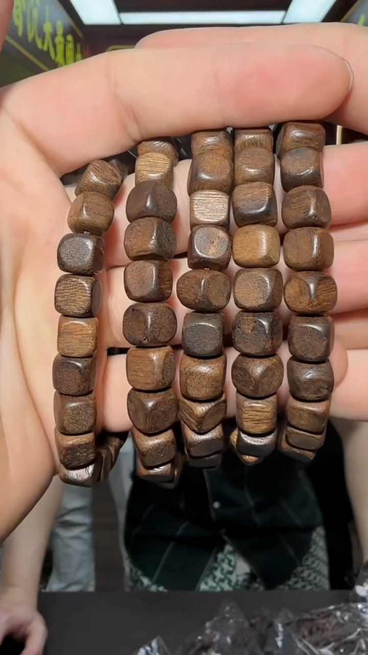 沉香手串28号单圈四方珠多样性发一