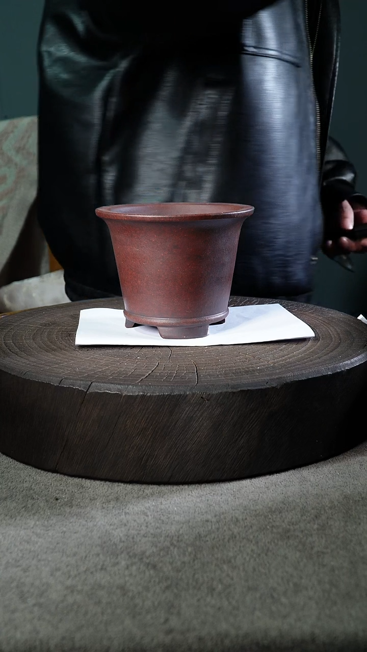 A宜兴紫砂小花盆