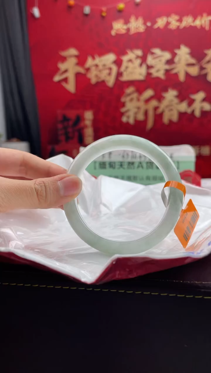 【闪购商品】翡翠手镯未镶嵌27翡翠手镯（微瑕）