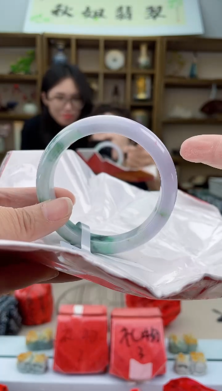 翡翠手镯未镶嵌翡翠手镯