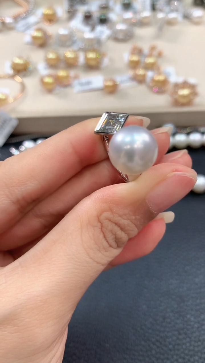 【闪购商品】18K金镶嵌海水珍珠戒指m135