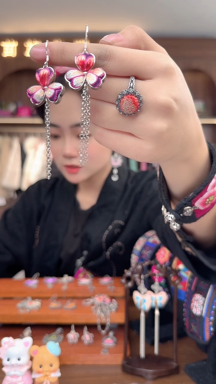 【闪购商品】织绣扶光苗绣传承170