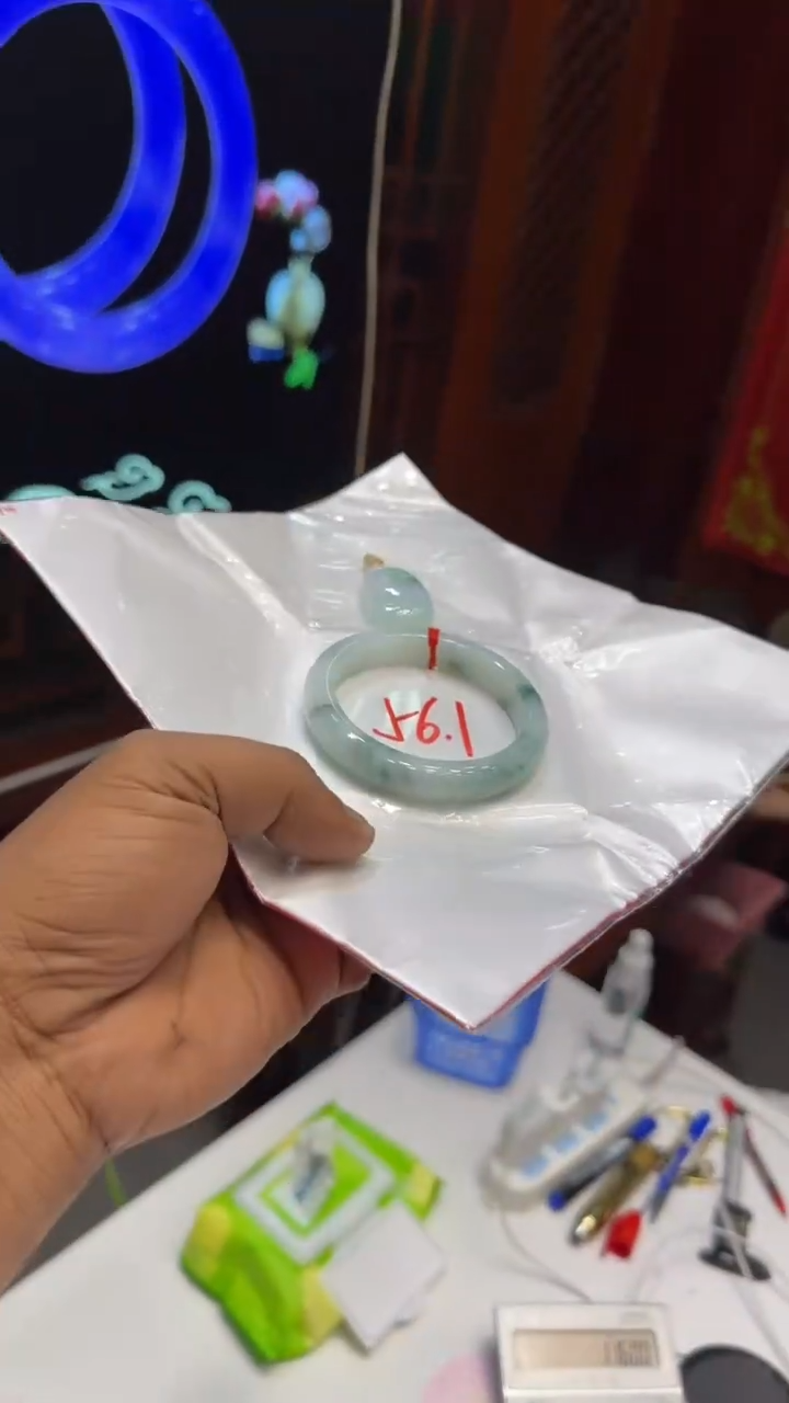 翡翠手镯未镶嵌手镯