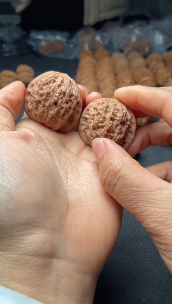 把件文玩核桃w105   血麒麟 37尺