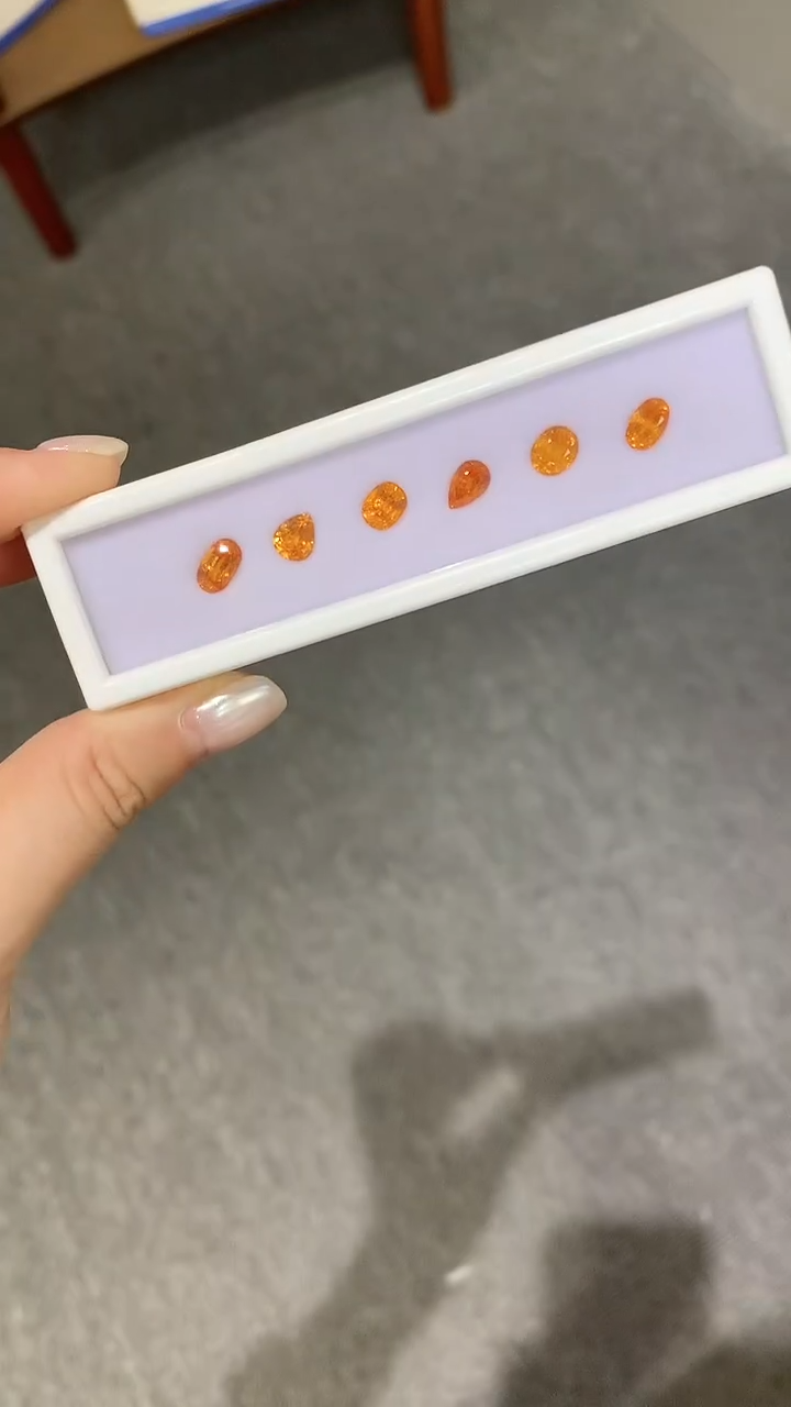 未镶嵌裸石石榴石（芬达石）10芬达石裸石多样性发6颗