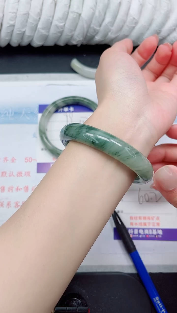 【闪购商品】石英质玉手镯未镶嵌100-60.2