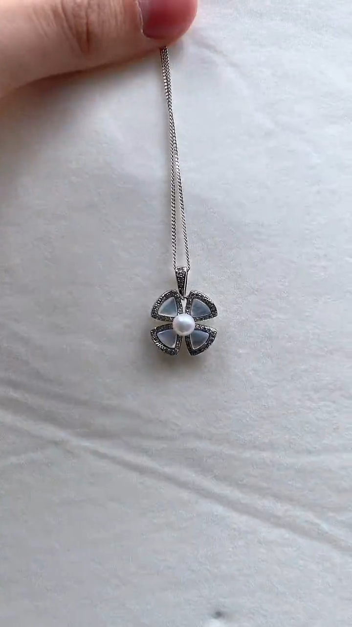 【闪购商品】海水珍珠颈饰银S925镶嵌母贝四叶草款珍珠套链