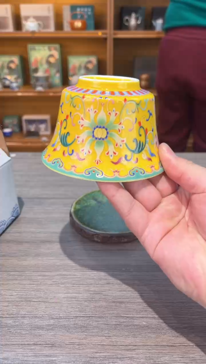 【闪购商品】黄缠枝莲大容量盖碗