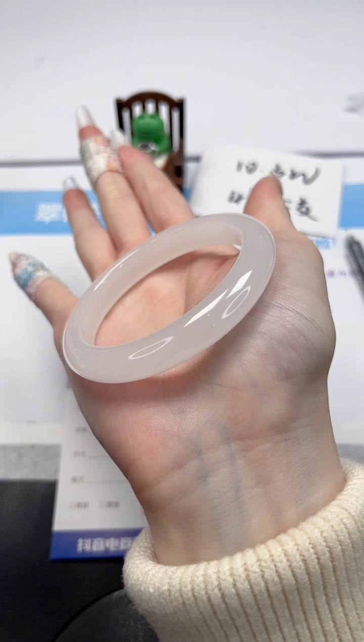 【闪购商品】石英质玉手镯未镶嵌V462-56