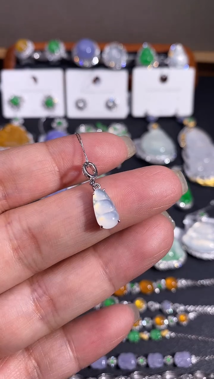 【闪购商品】翡翠颈饰18K金镶嵌吊坠