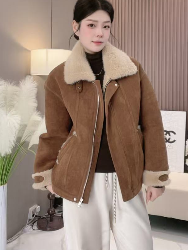 牛皮绒冬季单创新品短款皮毛一体外套微松紧收褶下摆复古外套