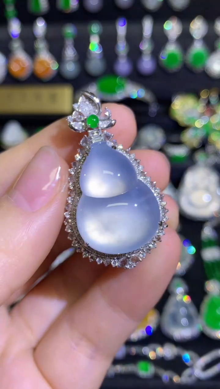 【闪购商品】翡翠颈饰18K金镶嵌玻璃种极光白葫芦
